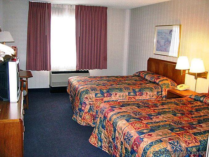 Hotel Super 8 By Wyndham West 2*