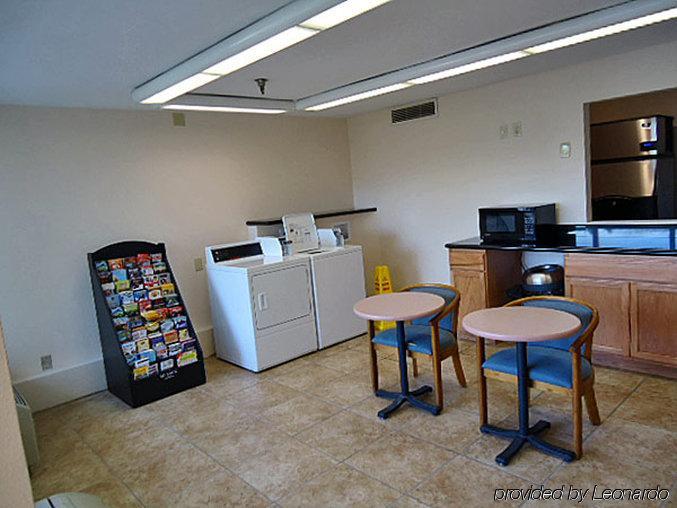 Super 8 By Wyndham West 2*